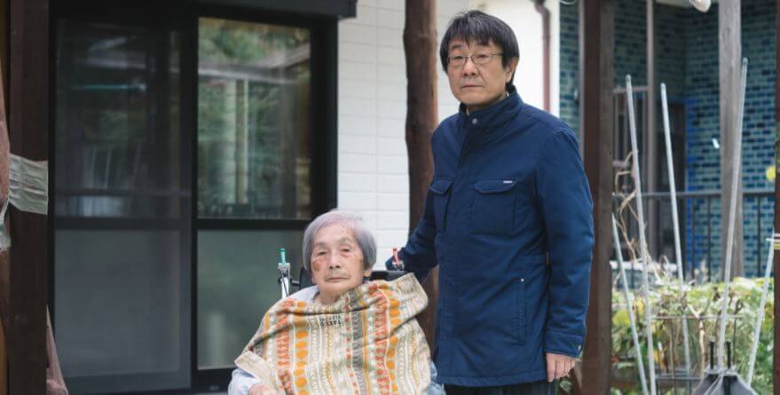 小川先生與患上腦退化症的母親